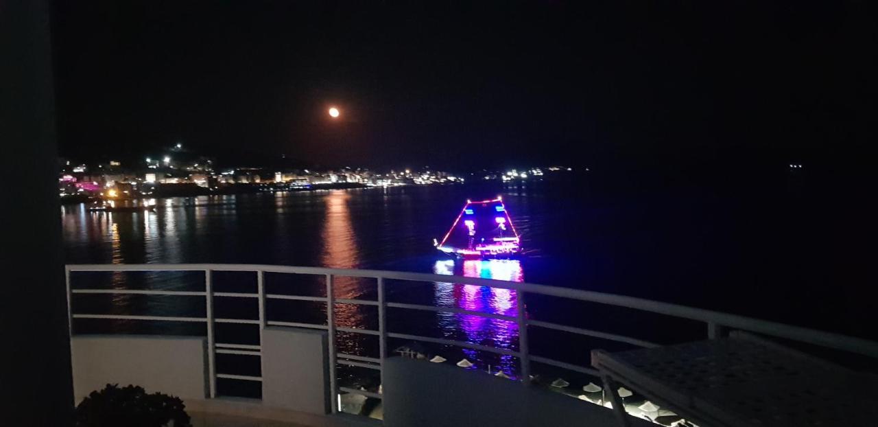 Limani Luxury Apartments Beachfront Sarandë Esterno foto