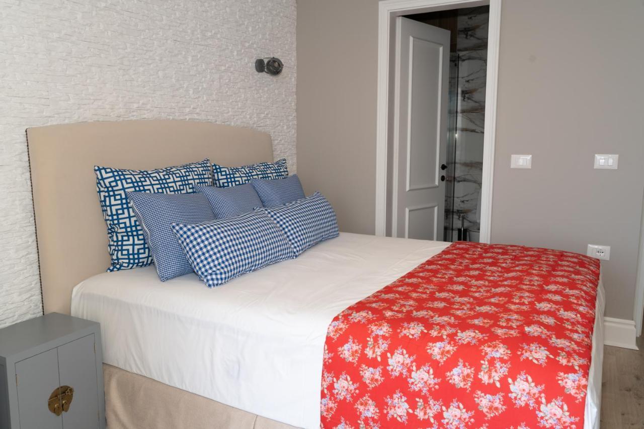 Limani Luxury Apartments Beachfront Sarandë Esterno foto
