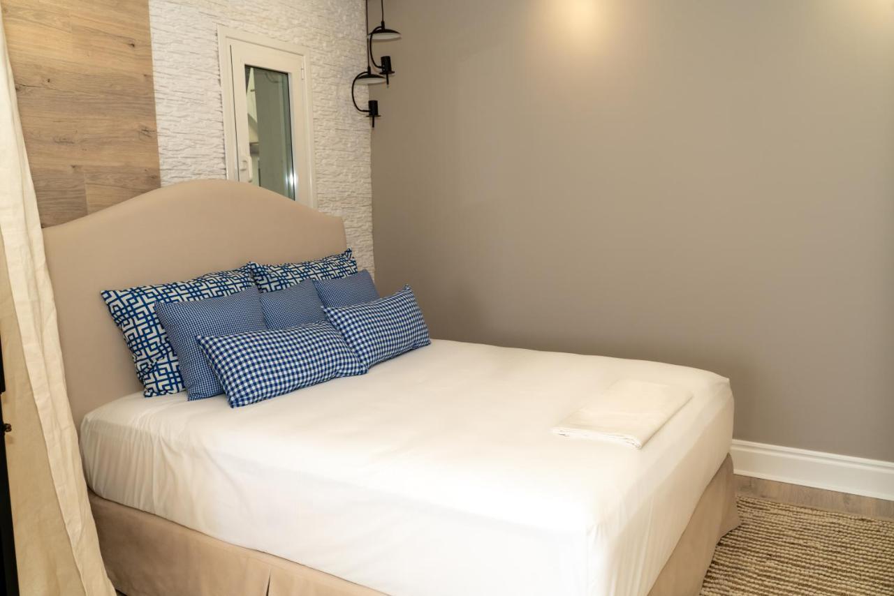 Limani Luxury Apartments Beachfront Sarandë Esterno foto
