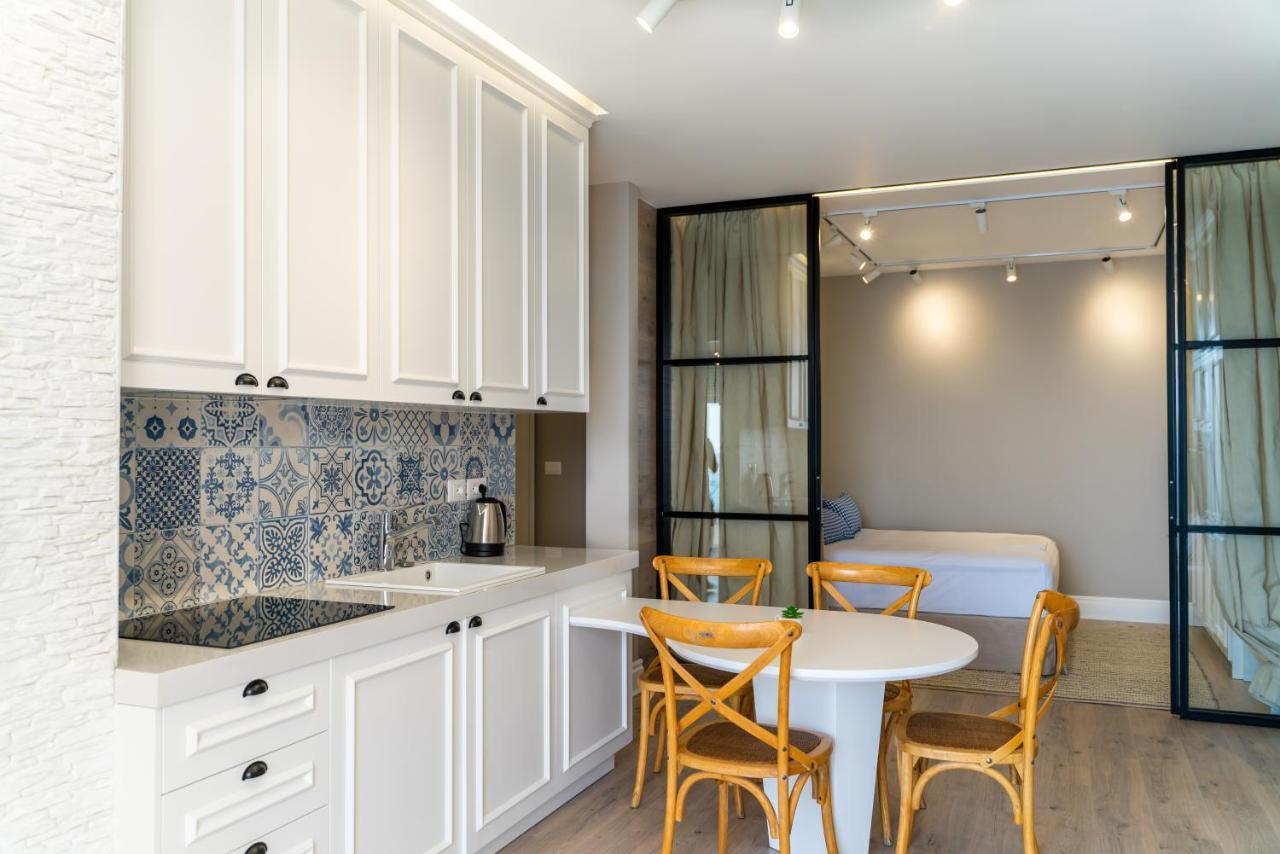 Limani Luxury Apartments Beachfront Sarandë Esterno foto